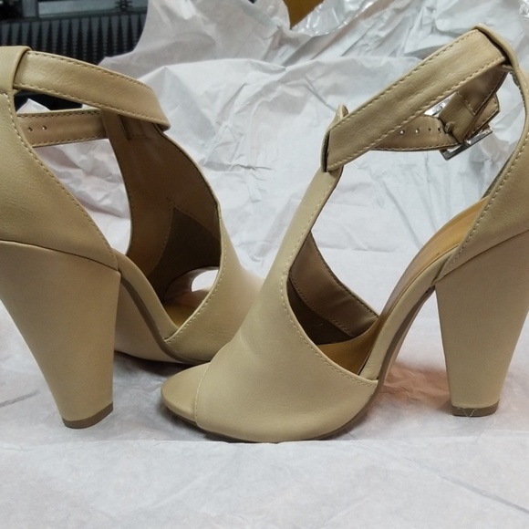 Tan peep toe heels - Picture 4 of 4